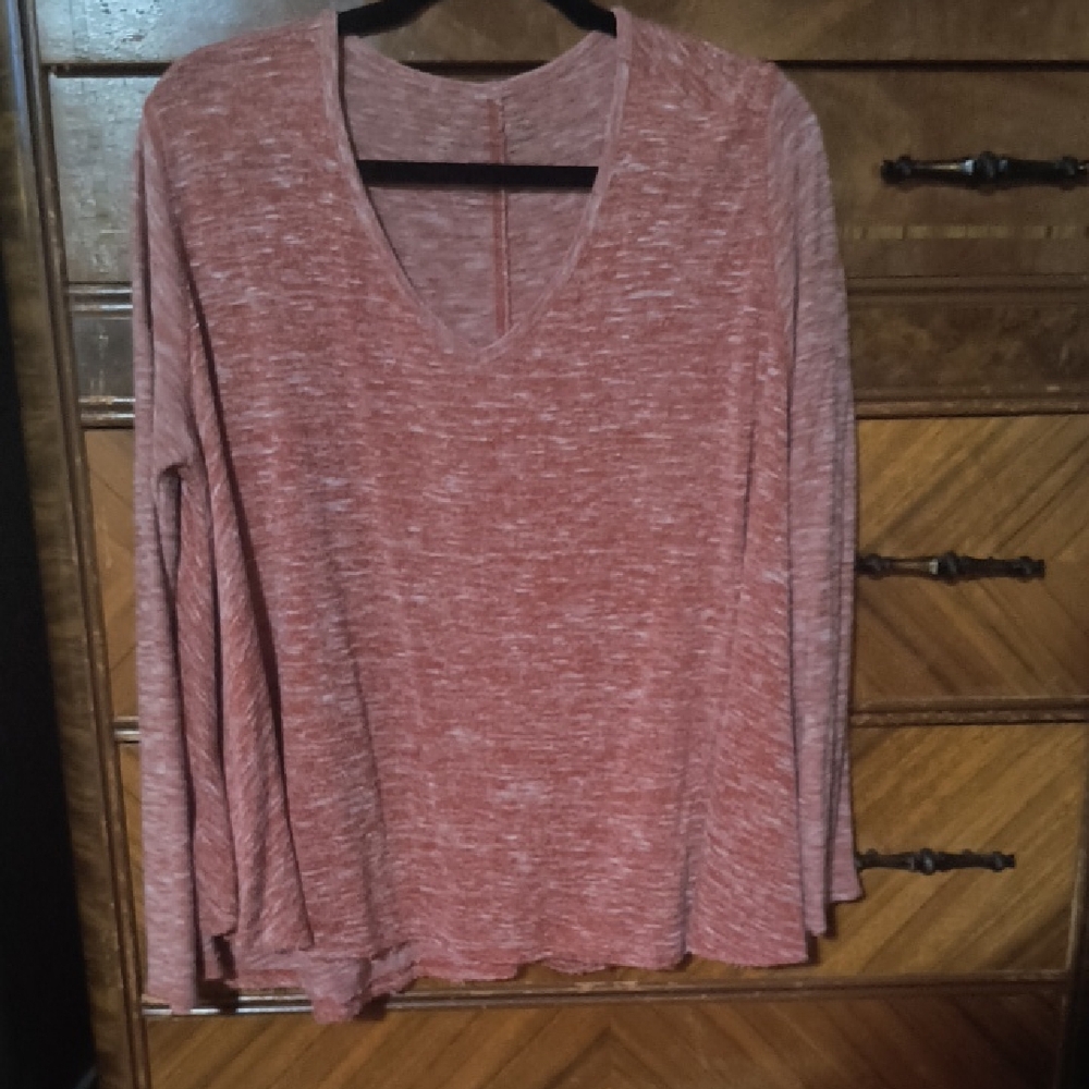 Women's Long Sleeve V-Neck Top in Dusty Orange/Rust